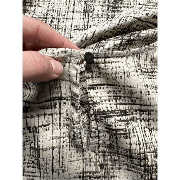 Ann Taylor Women's Mature Officewear Sleeveless Flutter Blouse 4P Beige Brown - Picture 8 of 11